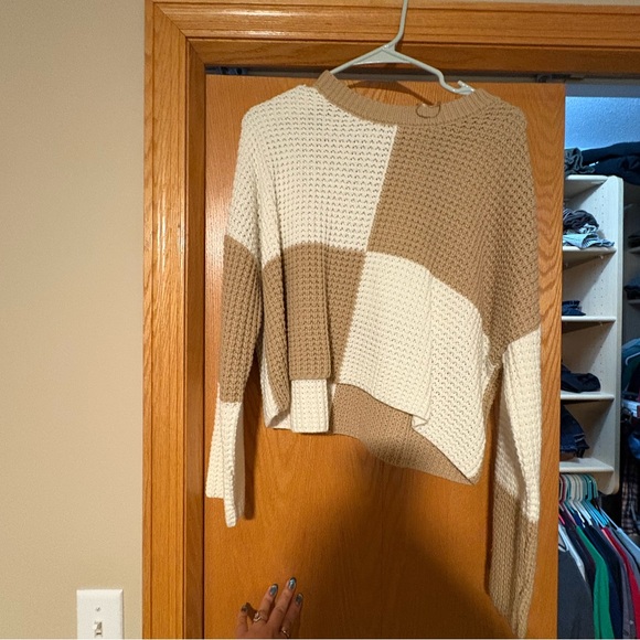 Jessica Simpson Tan and White Knit Sweater - Picture 2 of 3